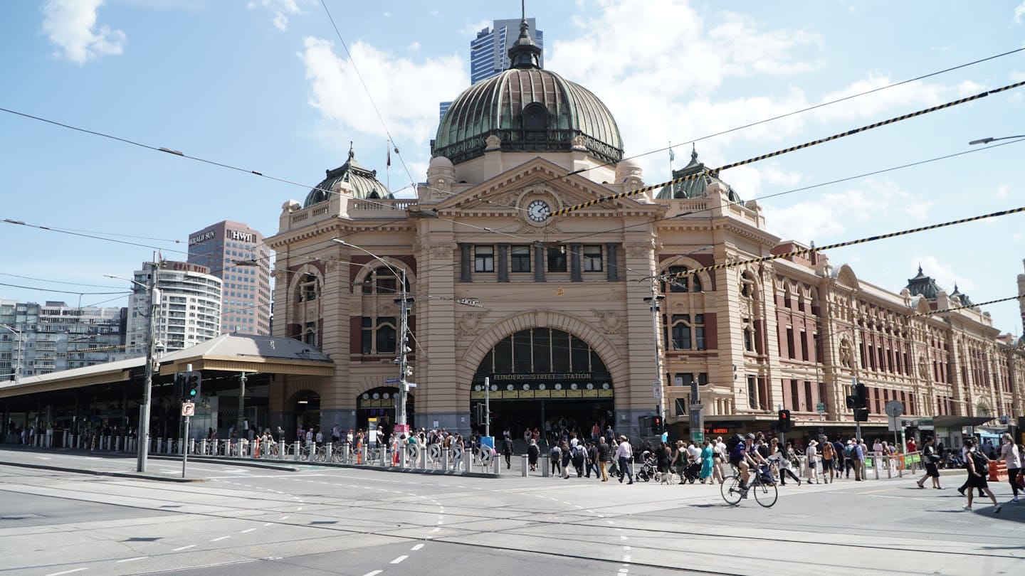 Melbourne CBD laneways med street art och kaféer
